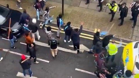 Eritrean Migrants Attack A London Police Station, Total Chaos In The Streets