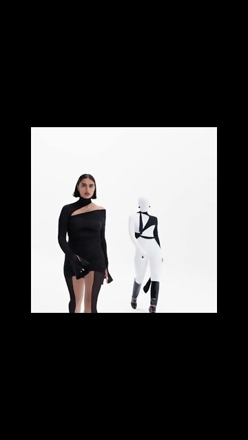 Jillkortleve in Mugler Fall/Winter 2021 #Fashion #FashionShow #short | #FASHION #SHORT