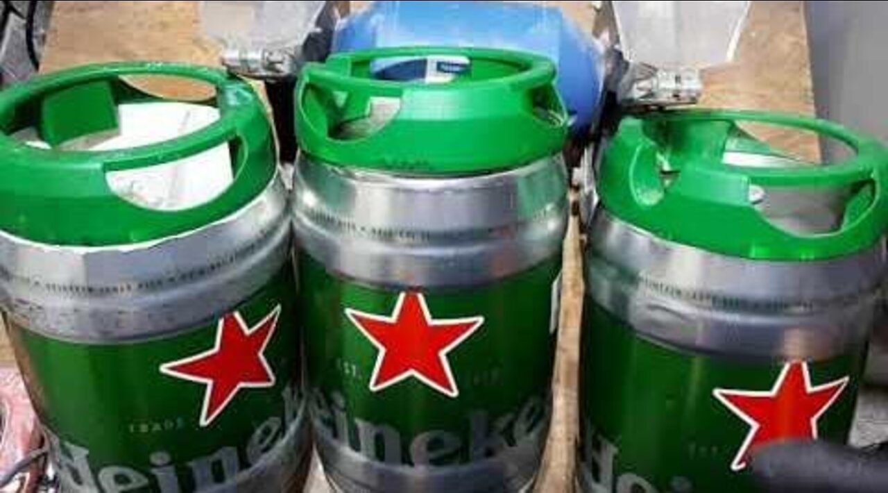 Como abrir e reaproveitar o barril de chopp Heineken.