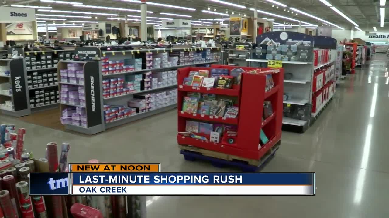 People rush to stores for last-minutes holiday shopping