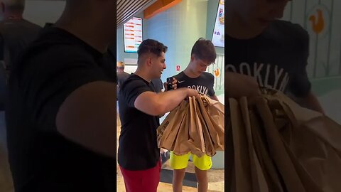 A CASTIGAT 128 DE CRISPY DE LA KFC #oguritamica #mancaciosul #food #romania #mancare