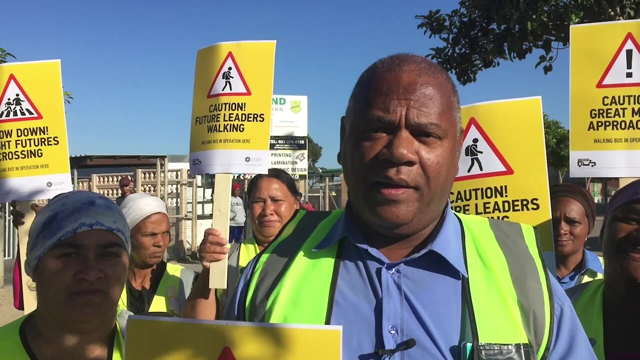 South Africa - Cape Town - Mayor Dan Plato and the Walking Bus in Lentgeur (Video) (QyQ)