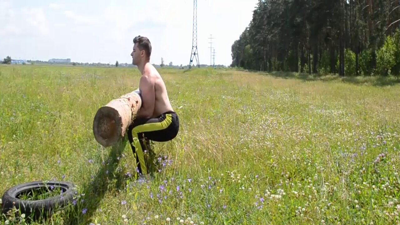 #Fitness Nature,Tree stump training to strengthen muscles thighs and muscles knees and muscles butt