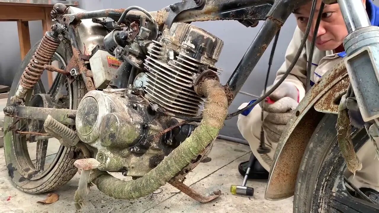 Restoring a motorcycle 𝐊𝐀𝐖𝐀𝐒𝐀𝐊𝐈 A rusty old Race car forgotten for years/Repairing a 4-stroke engine