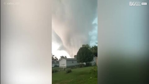 Un Américain filme la naissance d'une tornade