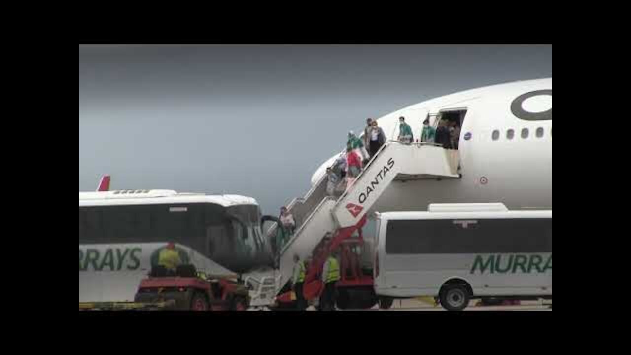 'Australian cricket team arrives in Sydney ahead of SCG test'