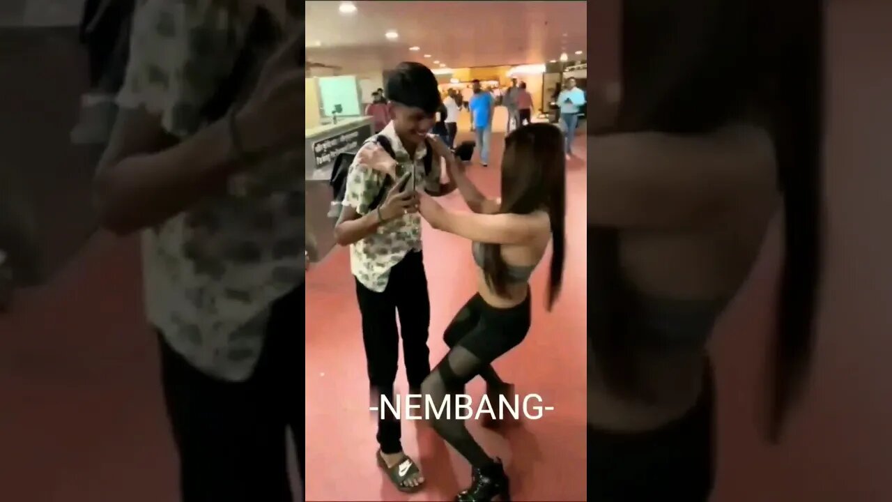 💃💃Sherlyn Chopra spotted dancing💃🕺at Mumbai Airport #sherlyn #shorts #viral #trending#trandingshorts