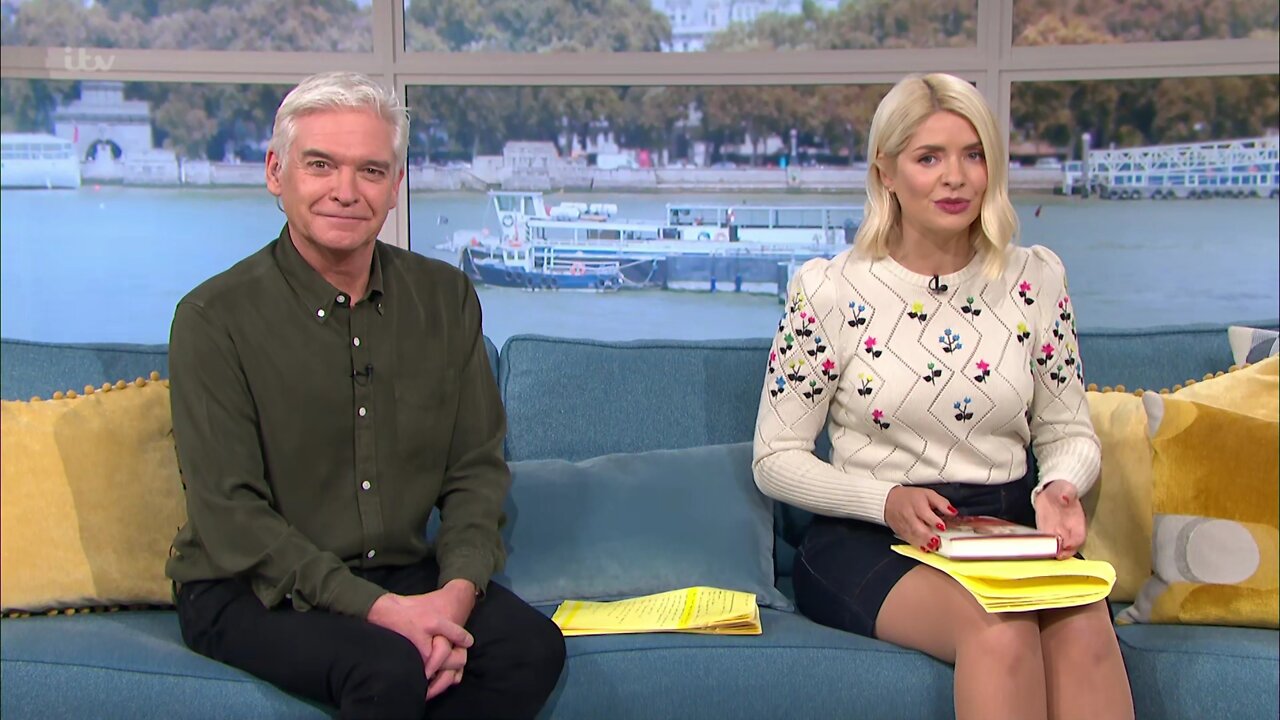 Holly Willoughby - Oct 26 2021