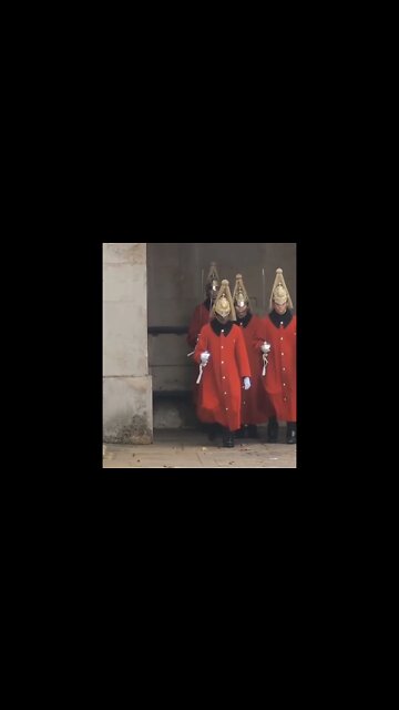 change over the reds #horseguardsparade