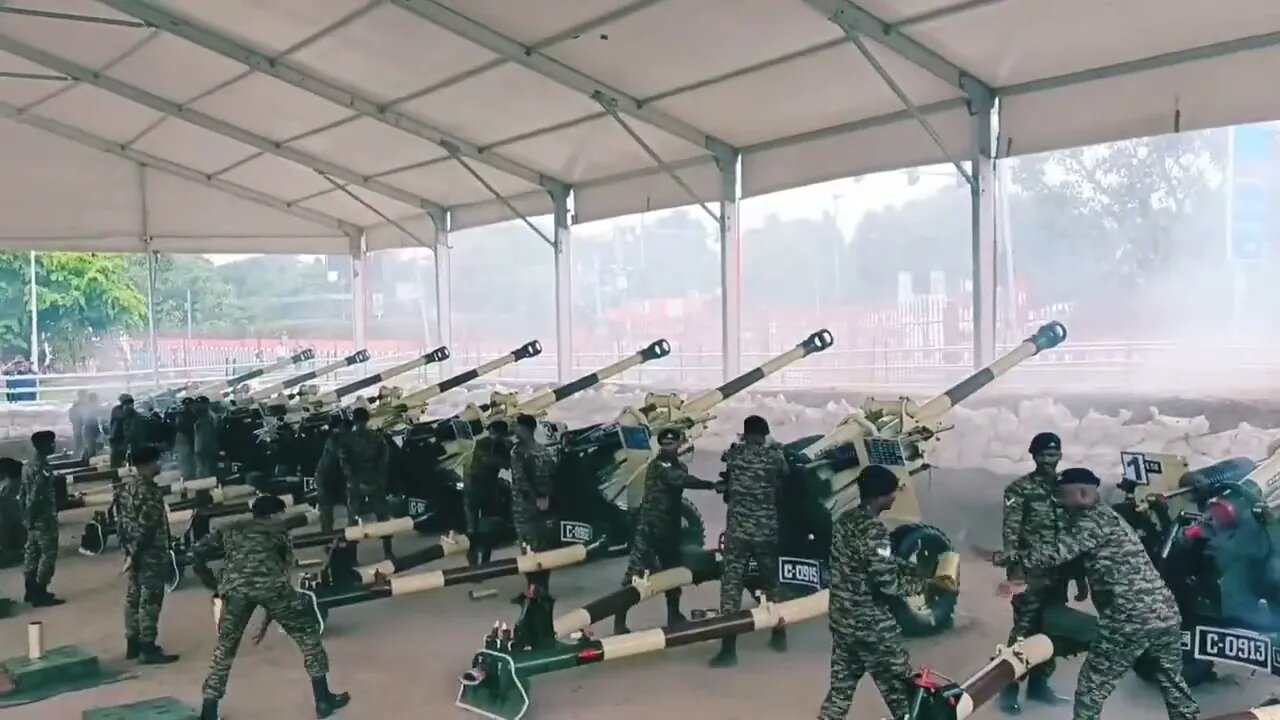 Indian Army 105mm Gunners Salute