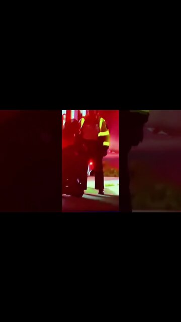 Paramedic Wrestles Crazy Woman In The Street