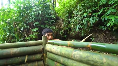 Bamboo huts and clay fireplaces on cliffs. ~8