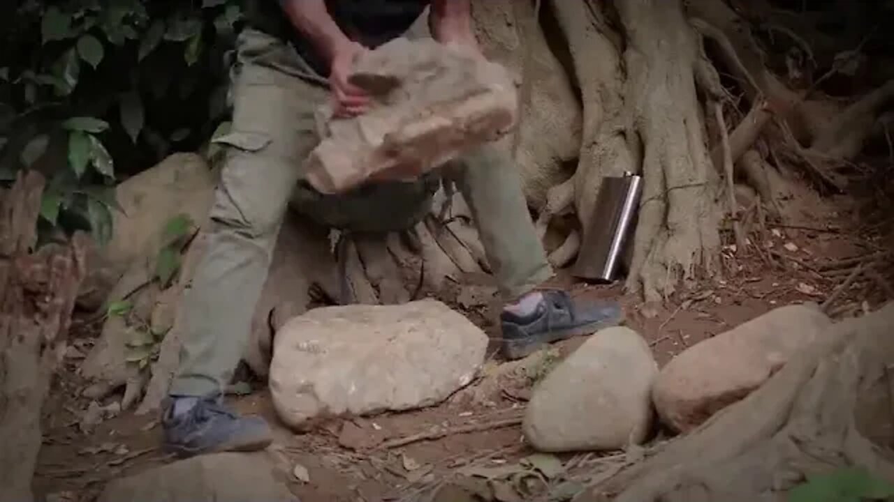 Building Complete and Warm Survival Shelter In The Trunk , Fireplace With Clay , Crab Trap and Cook
