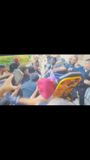 New Yorkers Beat The Snot Out of Man Arrested For Murder