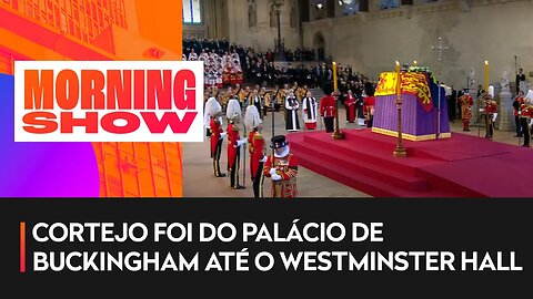 Comentaristas acompanham chegada do caixão de Elizabeth II no parlamento para velório