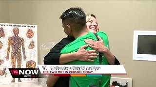 Woman donates kidney to stranger