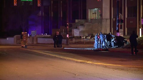 4 people die in fiery Akron crash