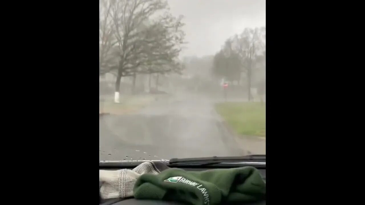Americano vai parar dentro de tornado nos EUA e sai ileso