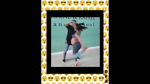 MAMAE E BABY BEYBLADE #engraçado #beyblade #rir #dance