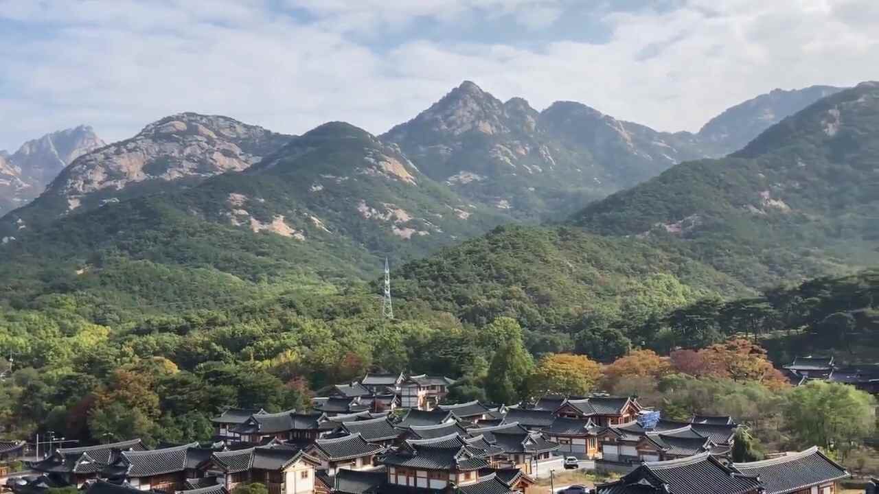 서울 은평구 한옥마을과 북한산, Bukhansan(Mt.) in Seoul