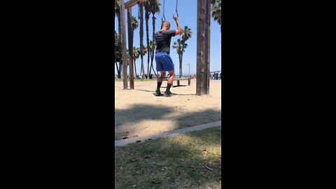 Calisthenics ring pull ups