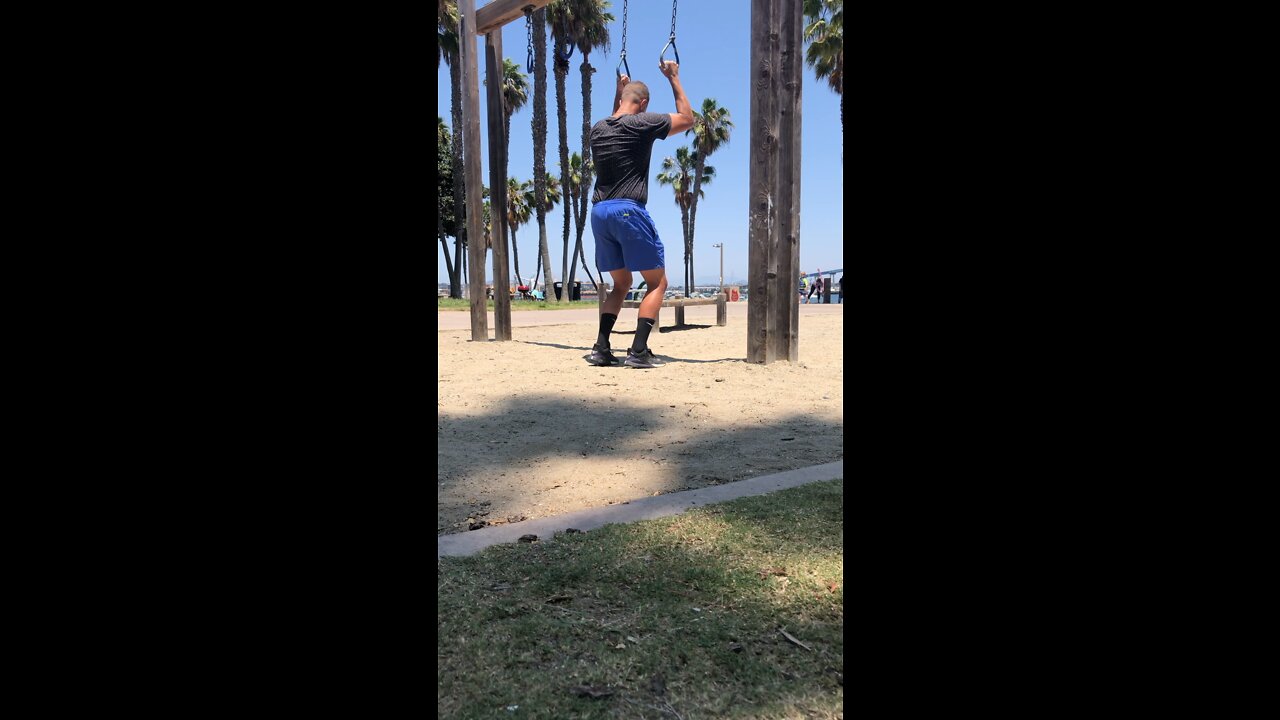 Calisthenics ring pull ups