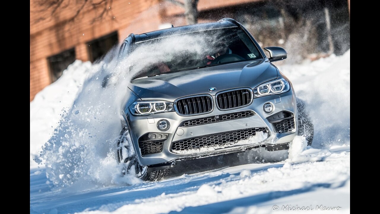 BMW X5 drifting in snow winter