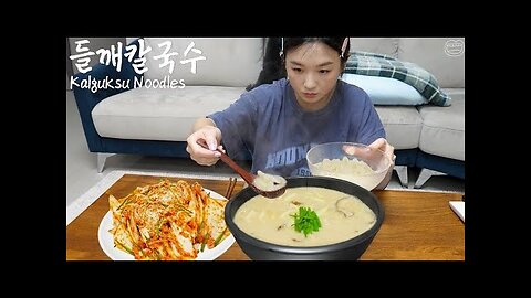 Homemade perilla seed noodles! ☆ Fresh Kimchi Recipe 😋