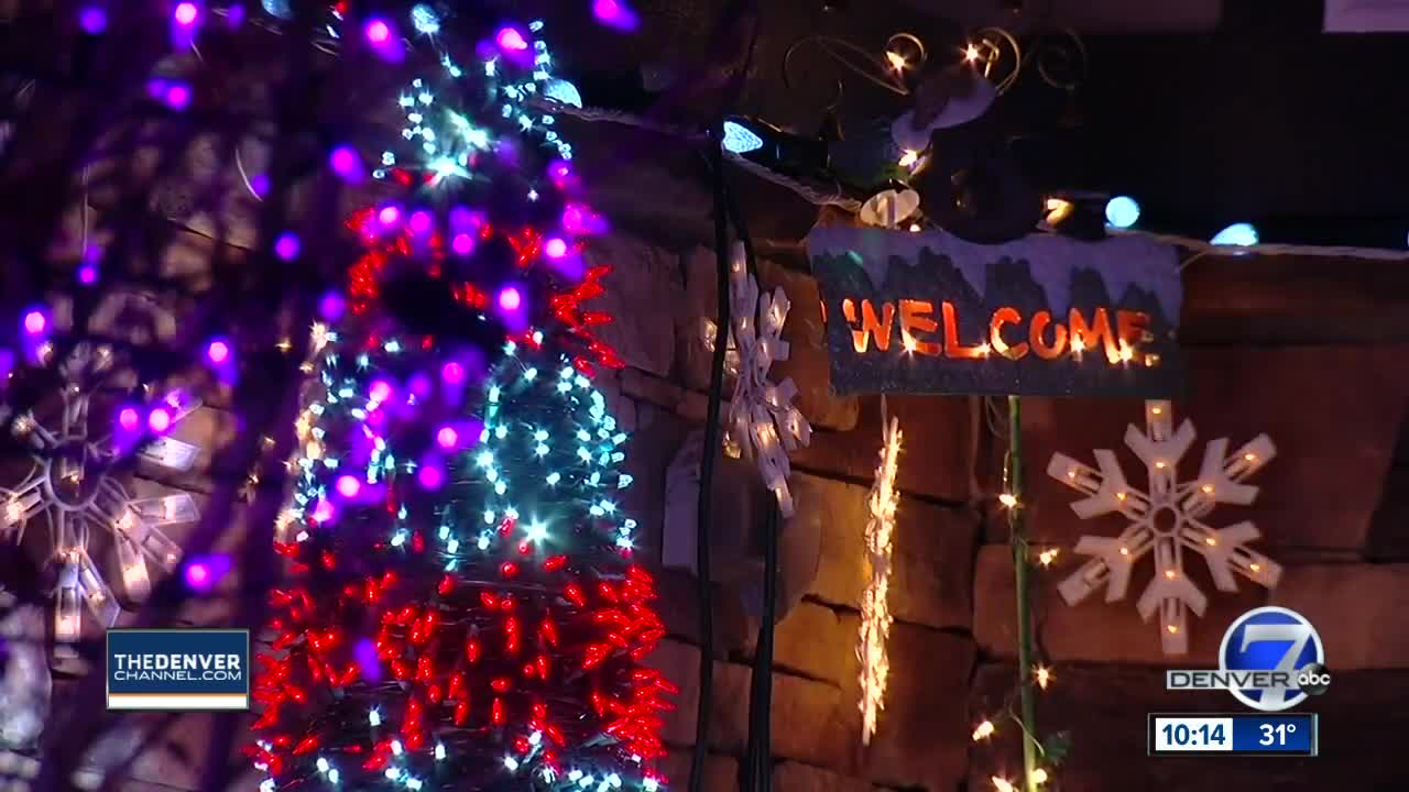 Aurora family uses Christmas light display to give back to special organization