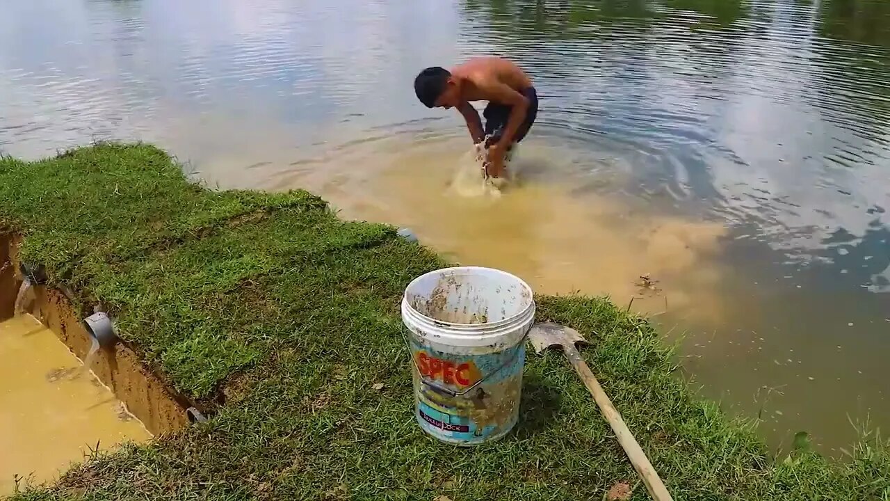 16Making Trap To Catch Catfish In The Secret Hole With PVC Pipe & Chicken Eggs 17