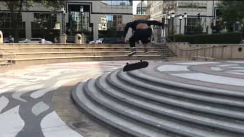 Skater transforma falhanço em truque impressionante