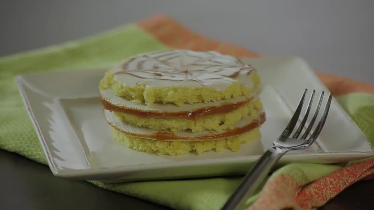 Vanilla cake with wafers