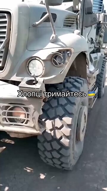 AFU driver is not satisfied with the imported international MaxxPro, which cannot overcome off-road.