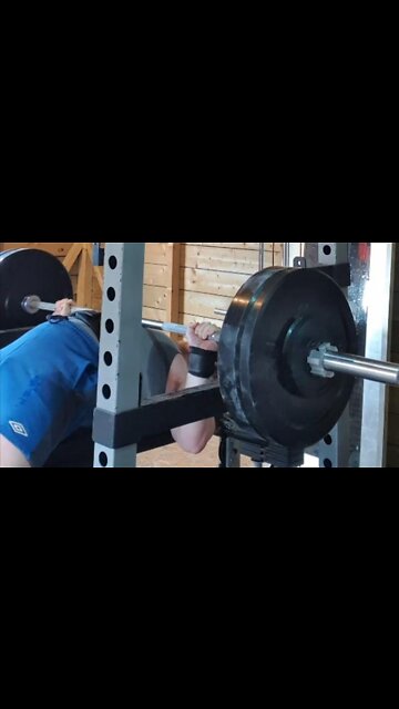 85 Kgs x 10 PAUSED Bench Press. Starting light! Takin' it Easy.