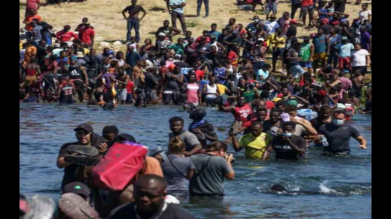 Biden WH Braces for Potential Mass Migration at Southern Border When COVID Policy Ends