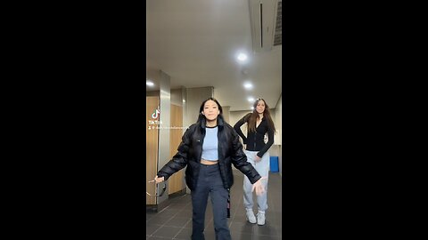 Tag your friend to try this with!💃🕺