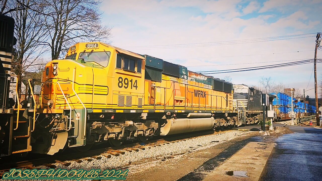 WFRX SD70MAC 8914 helps a southbound NS intermodal through Bainbridge NY