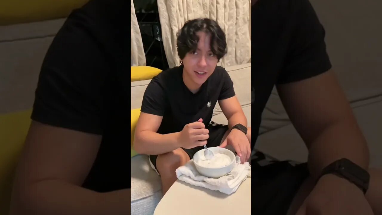 Torrei o bolo do Kenji e dei pra ele comer