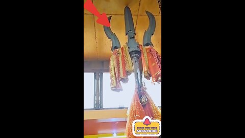 এই ত্রিশূল দিয়েই মা দুর্গা মহিষাসুর বধ করেছিলেন #durga #shiv #trishu l#uttarkashi Baba Vishwanath