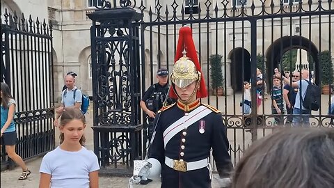 Tourist jumps when guard moves #horseguardsparade