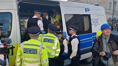 Police start taking way just stop oil protesters out side horse guards #horseguardsparade