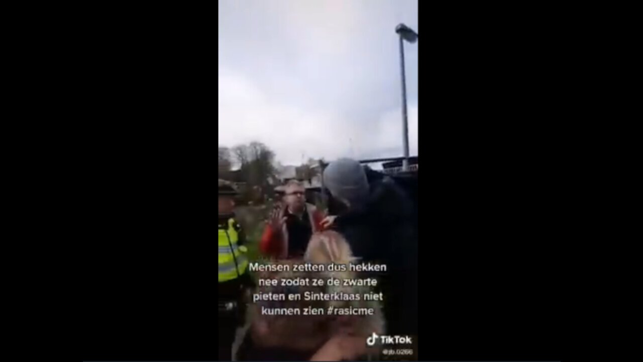 HOLLAND: High fence erected so that unvaxxed children can’t see the arrival of Father Christmas