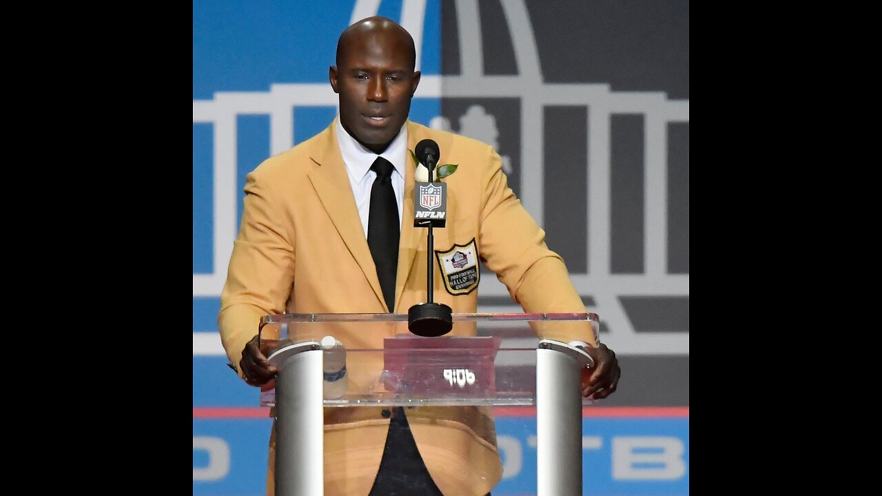 NFL Legend Terrell Davis Wrongfully Handcuffed on Flight