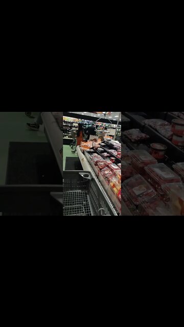 His Holiness the Nikolsburger Rebbe shlita shopping in grocery store