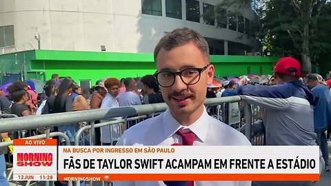 Centenas de fãs formam fila enorme para comprar ingressos do show da Taylor Swift