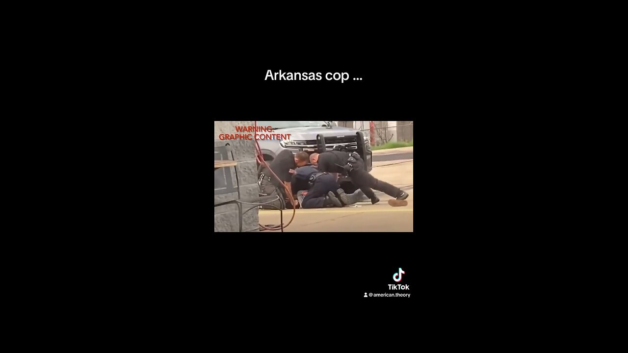 Arkansa cop punches guy