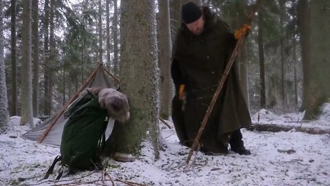 Winter Bushcraft in Snow, High Winds and Rain - Canvas Poncho Shelter - Vintage Wild Camping $ 1