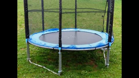 Quand un saut en trampoline ne se déroule pas comme prévu