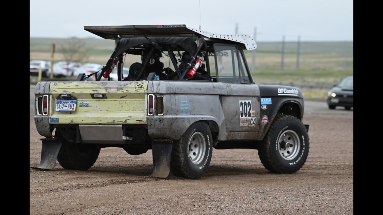 Classic Bronco racing Rally Cross
