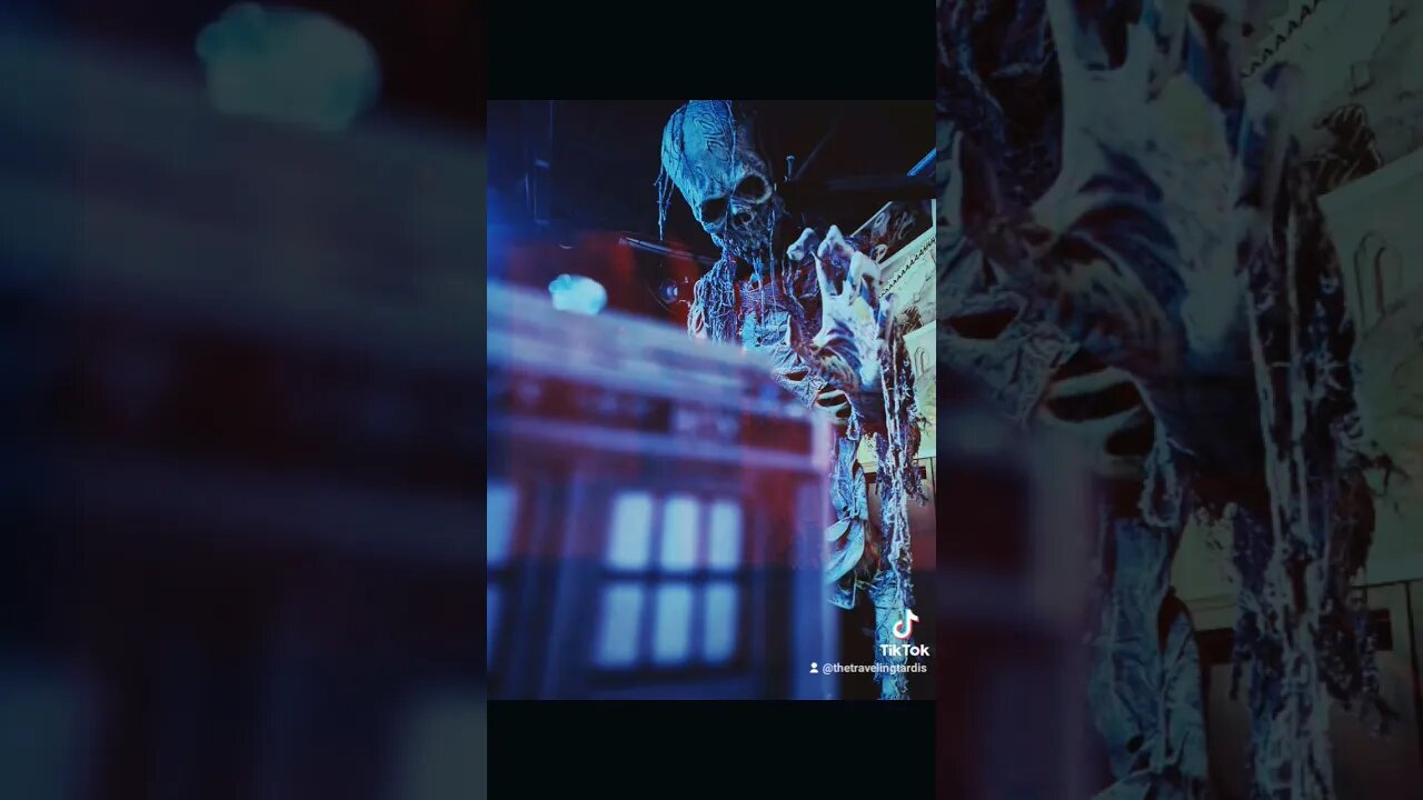 🎃 #TARDIS VS #HHN32 #HHN #HALLOWEEN HORROR NIGHTS #UNIVERSALORLANDO #DOCTORWHO #SHORTS #SUBSCRIBE